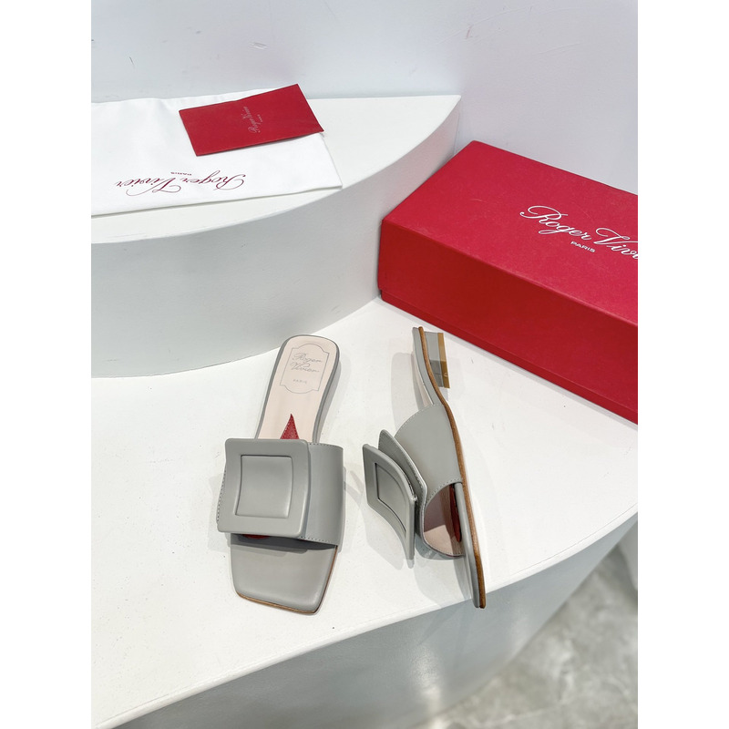 roger u1u1e covered patent leather buckle mules gray