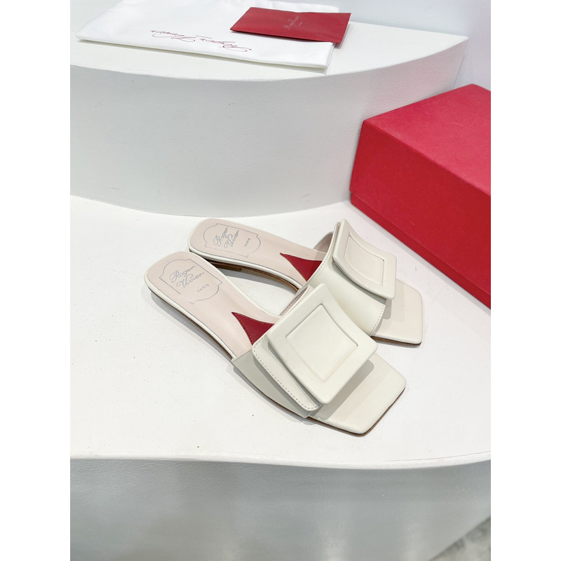 roger u1u1e covered patent leather buckle mules white