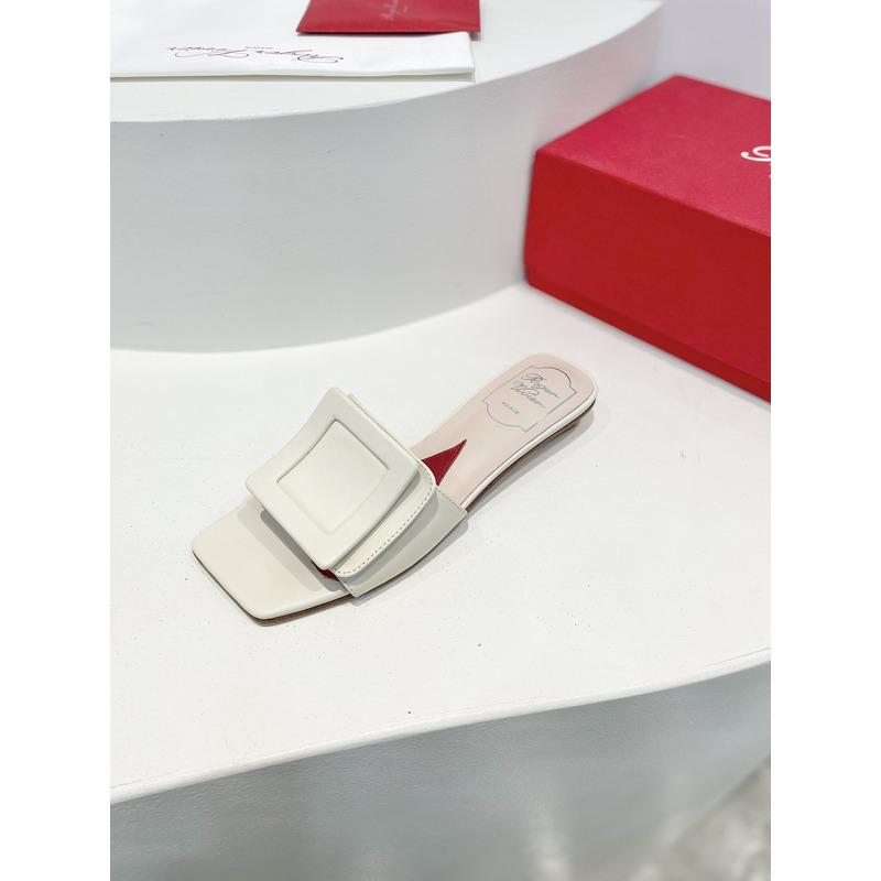 roger u1u1e covered patent leather buckle mules white