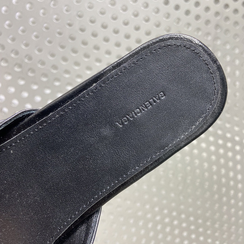 Ba*len*cia*ga cagole leather sandals
