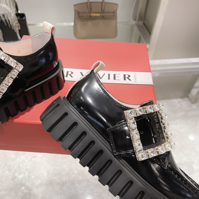 roger u1u1er go-thick strass buckle loafers in patent leather black