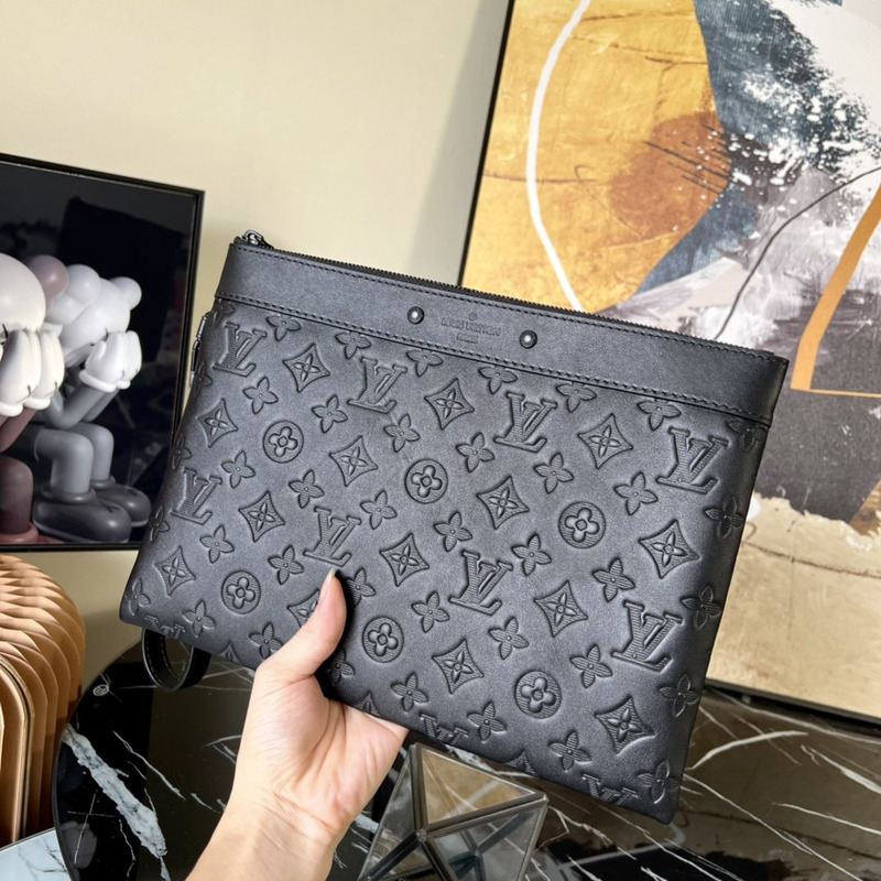 LV Pochette To-Go M8M81570