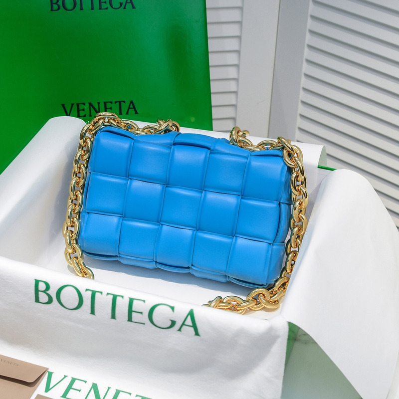 Bo*te*ga ve*ne*ta chain cassette 6688-1 bright blue
