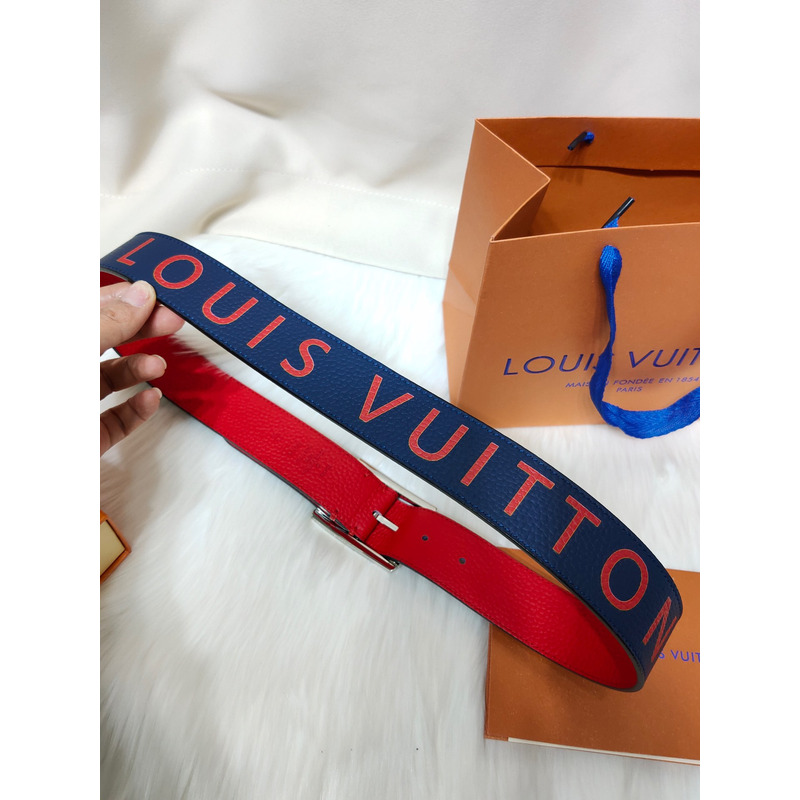 l**is V*t*n silver-tone lock belt red