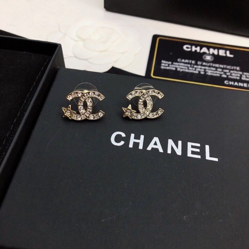 Ch*el 22s Ch*el  star earring
