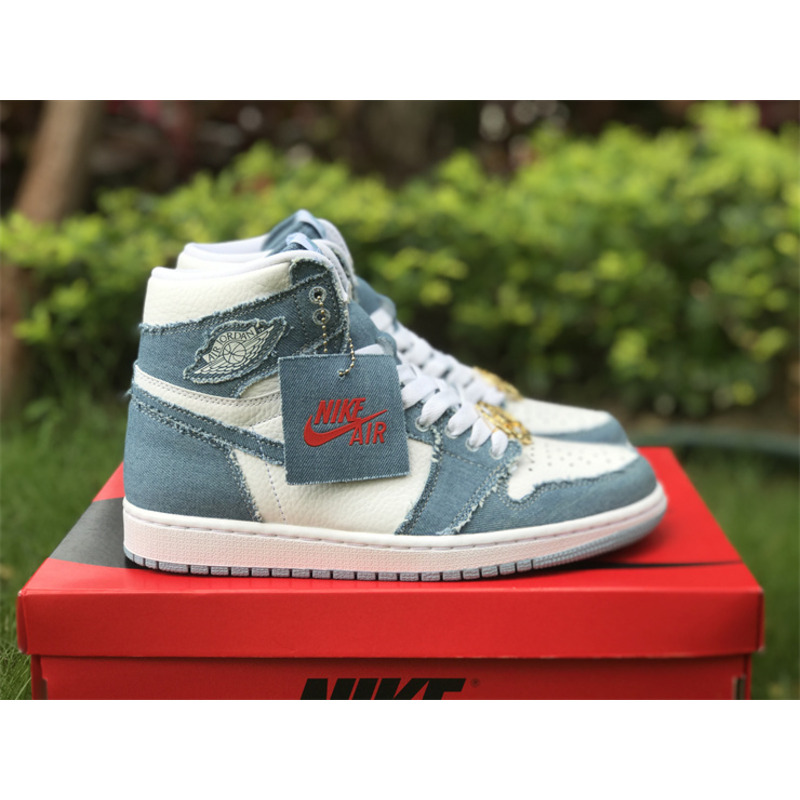 WMNS Air Jordan 1 Retro High OG