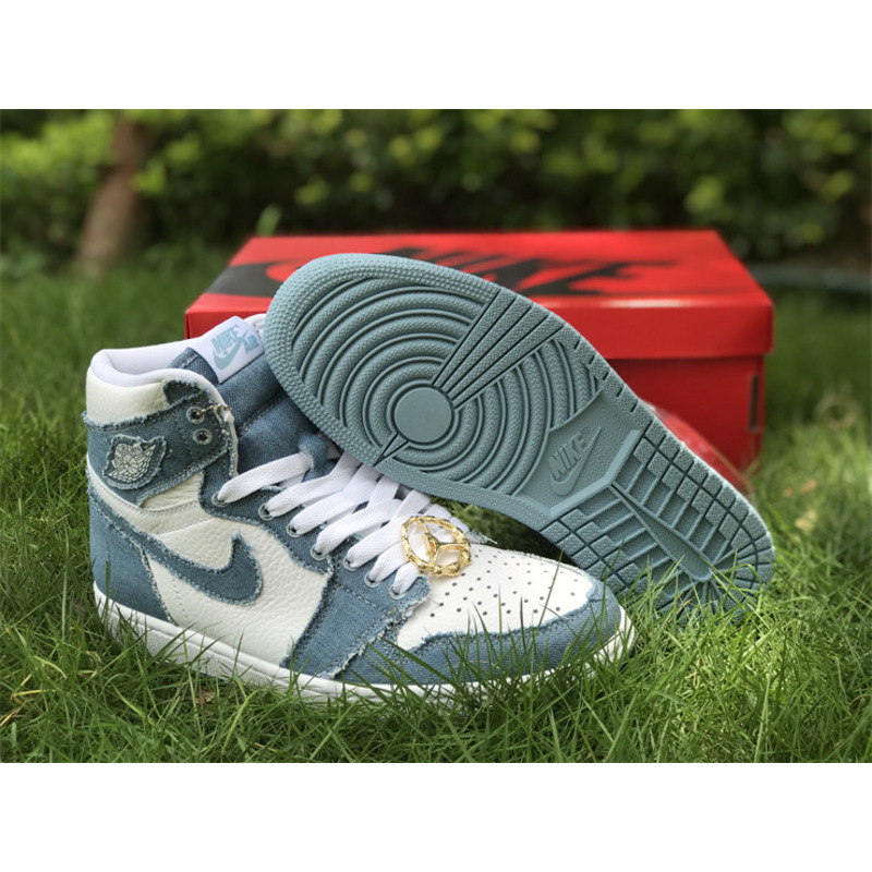 WMNS Air Jordan 1 Retro High OG