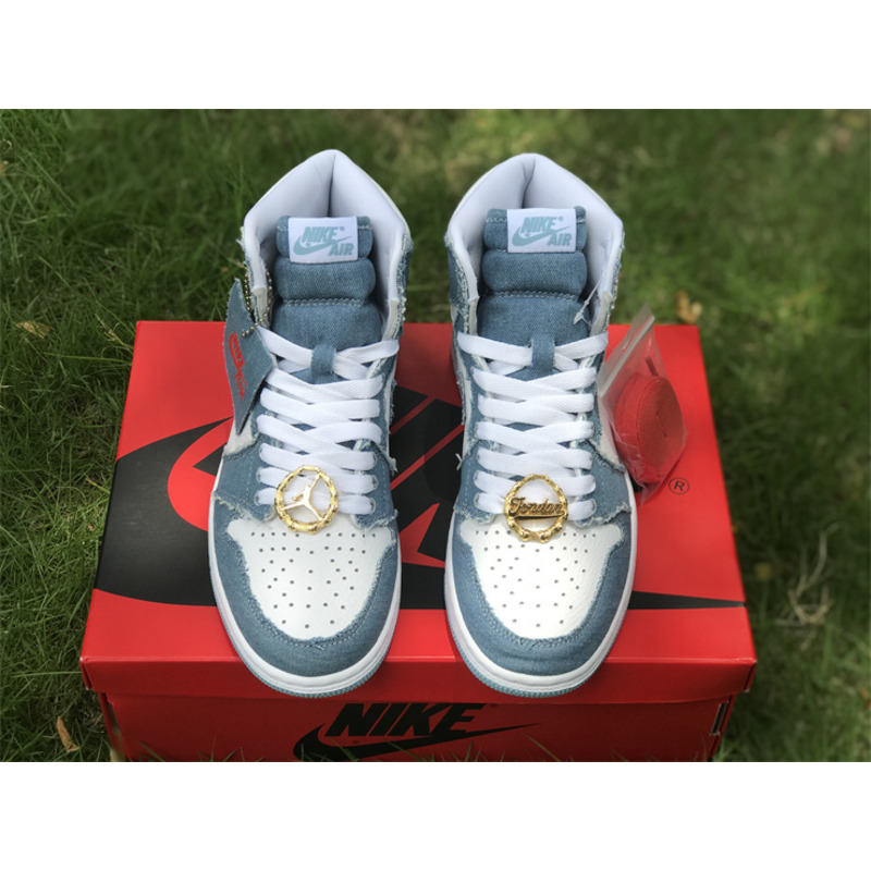 WMNS Air Jordan 1 Retro High OG