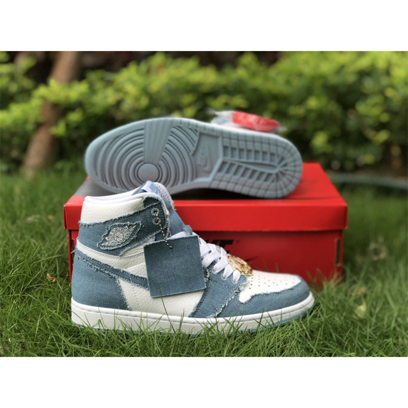WMNS Air Jordan 1 Retro High OG