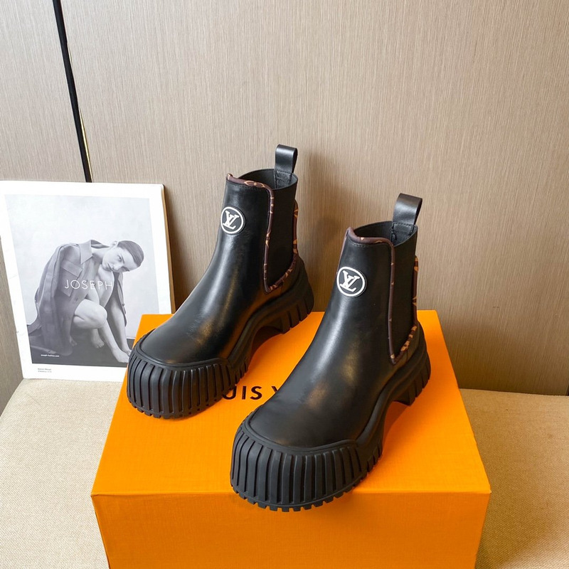 l**is V*t*n ruby ankle boots black