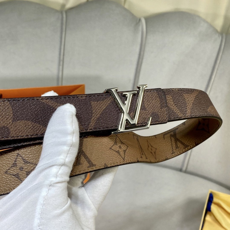l**is V*t*n double-sided belt
