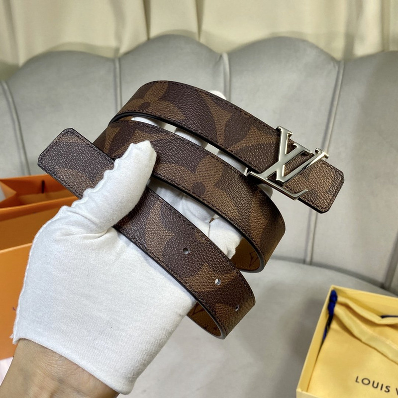 l**is V*t*n double-sided belt