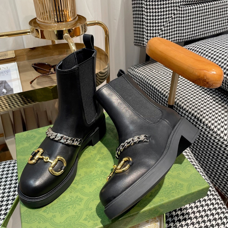 G*u*i chain chelsea boots black