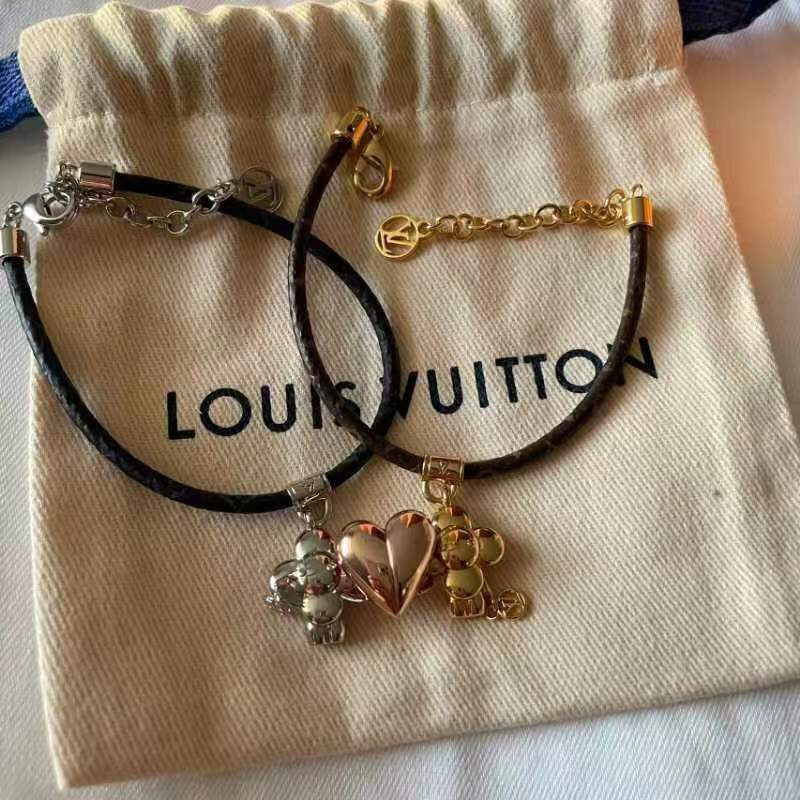 l**is v*t*n u1u1enne amour bracelet