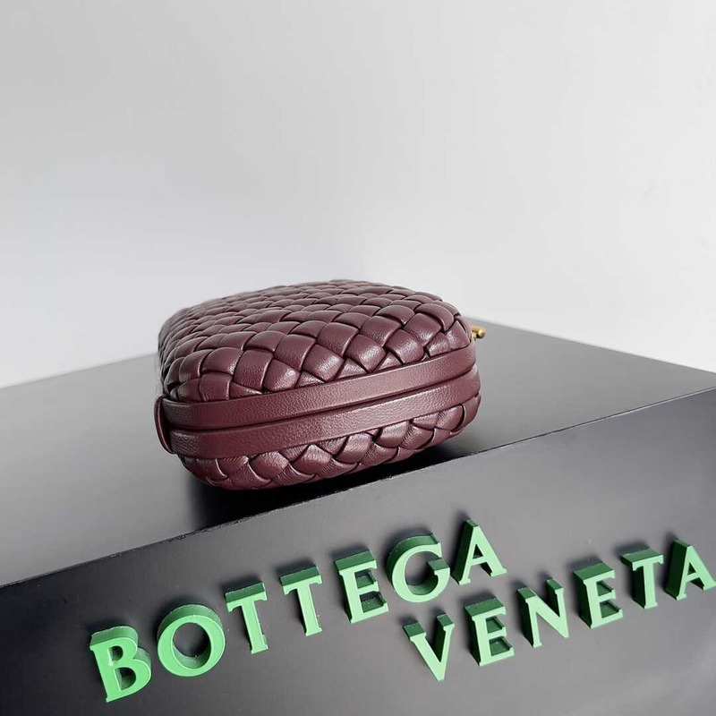 Bo*te*ga ve*ne*ta knot leather clutch dark red