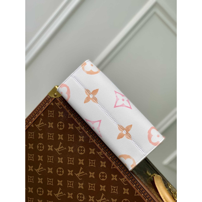 l**is V*t*n lv by the pool onthego pm white