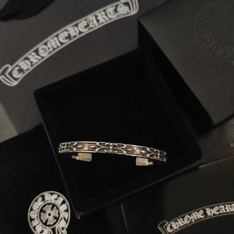 Ch*0me heart classic logo opening bracelet