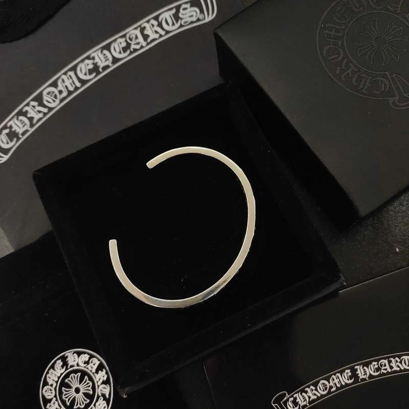 Ch*0me heart classic logo opening bracelet