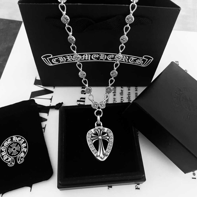 Ch*0me He**ts sterling silver necklace