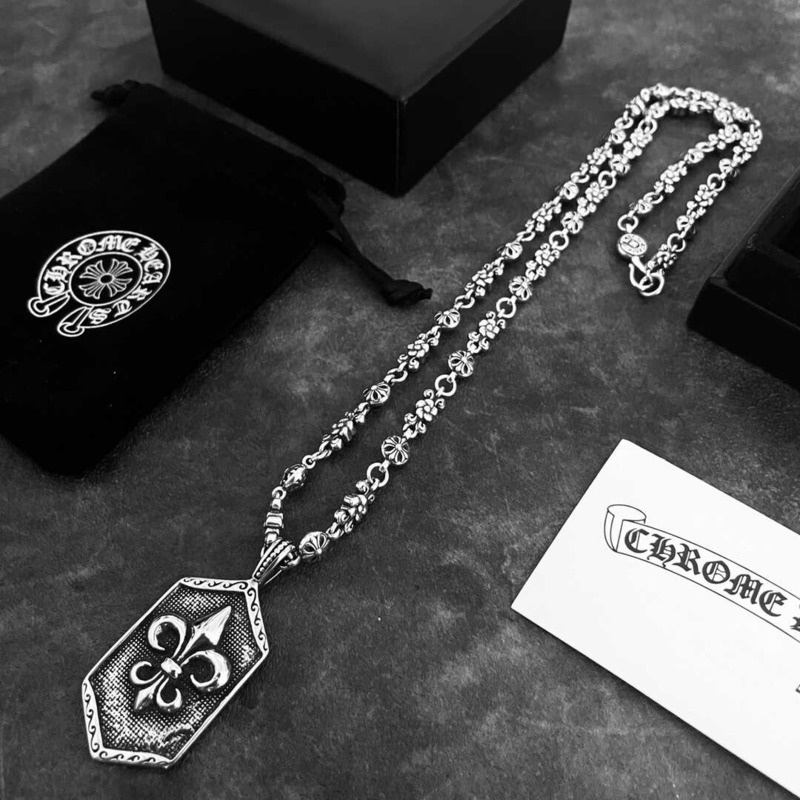 Ch*0me He**ts sterling silver necklace