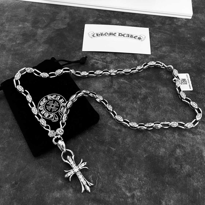 Ch*0me He**ts sterling silver di*m*nd cross pendant