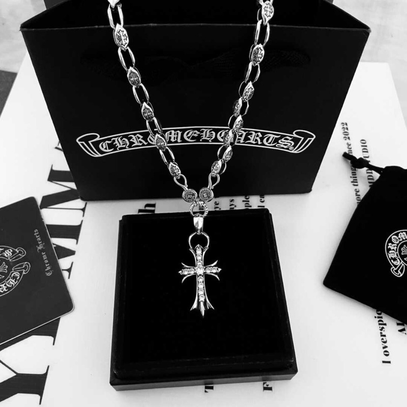 Ch*0me He**ts sterling silver di*m*nd cross pendant