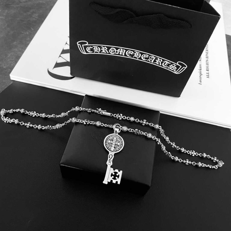 Ch*0me He**ts sterling silver necklace