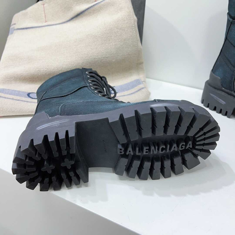 Ba*len*cia*ga distressed lace-up boots dark blue