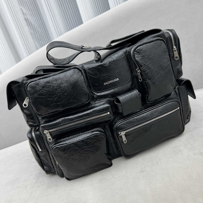 ba*len*cia*ga S*perbusy large sling bag in black