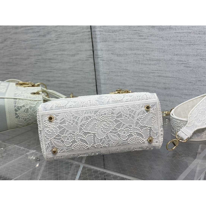 D*or medium lady d-lite bag embroidery white