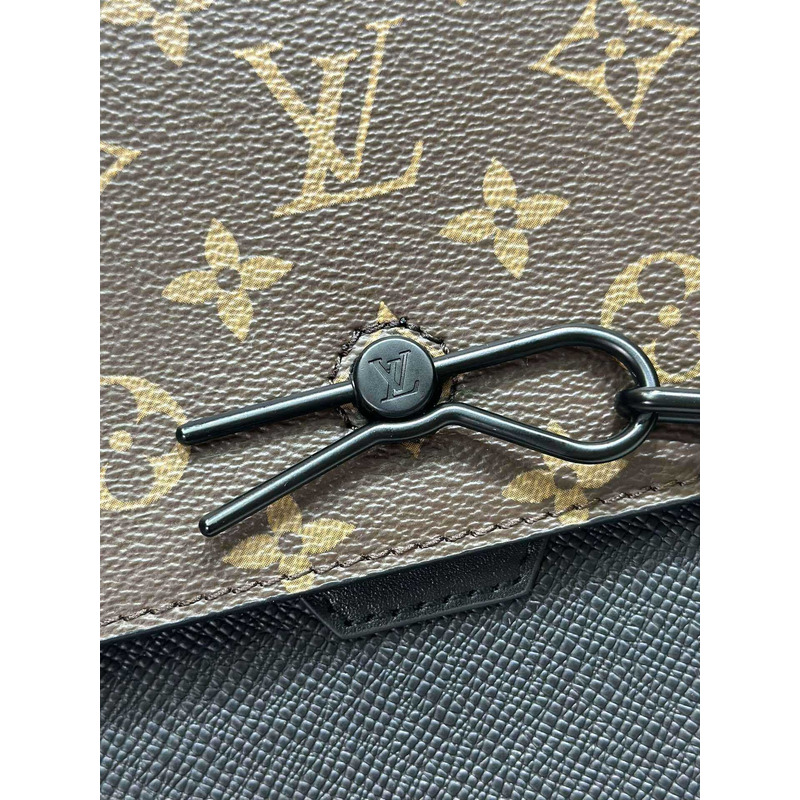 l**is V*t*n robusto briefcase monogram taiga brown&black