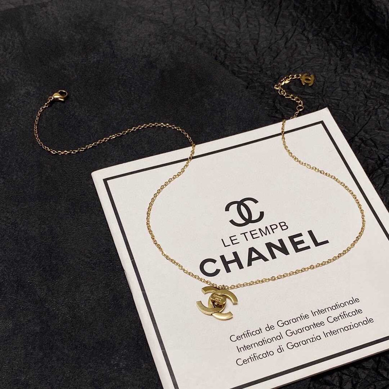 Ch*el cc pendant necklace gold