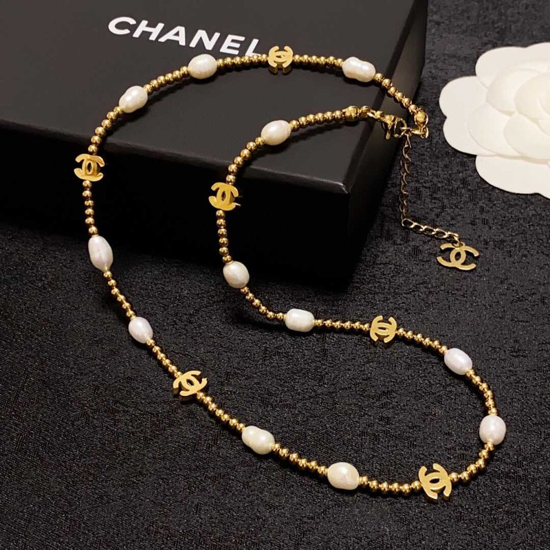 Ch*el pearl necklace gold