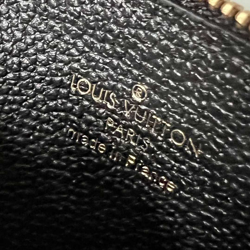 l**is V*t*n romy business empreinte card holder black