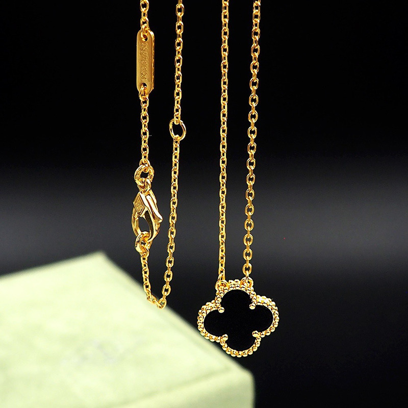 Van Cleef & ArPels Yellow Gold Black Onyx Vintage Alhambra Pendant Necklace