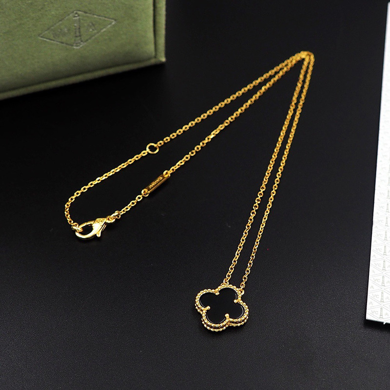 Van Cleef & ArPels Yellow Gold Black Onyx Vintage Alhambra Pendant Necklace