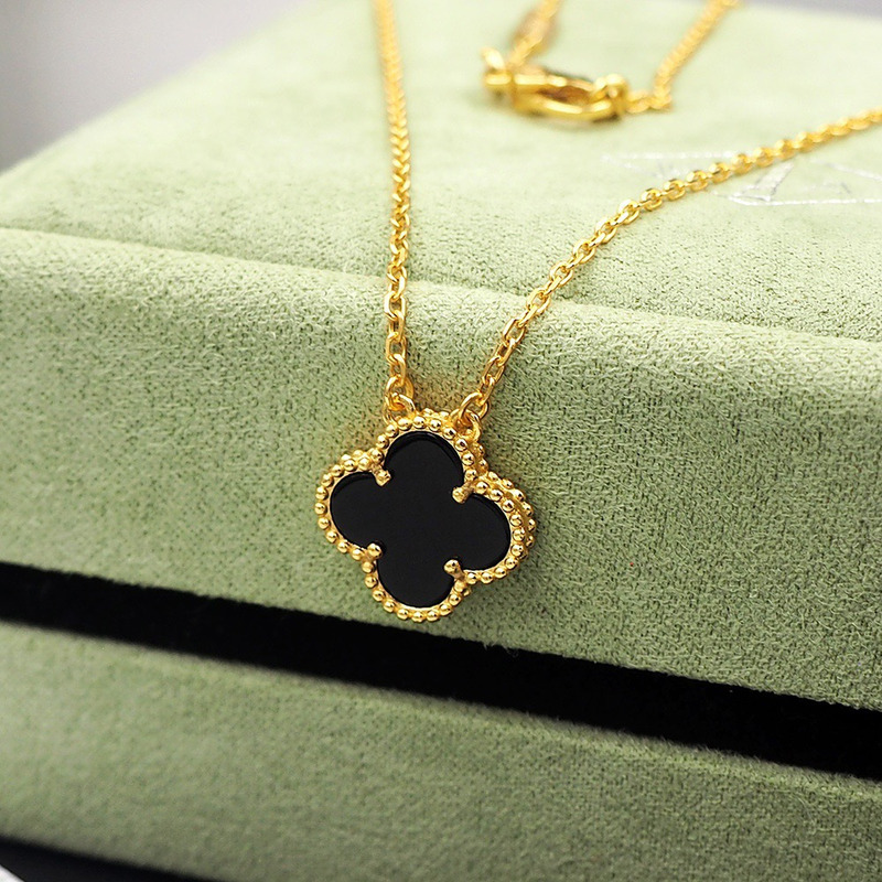 Van Cleef & ArPels Yellow Gold Black Onyx Vintage Alhambra Pendant Necklace