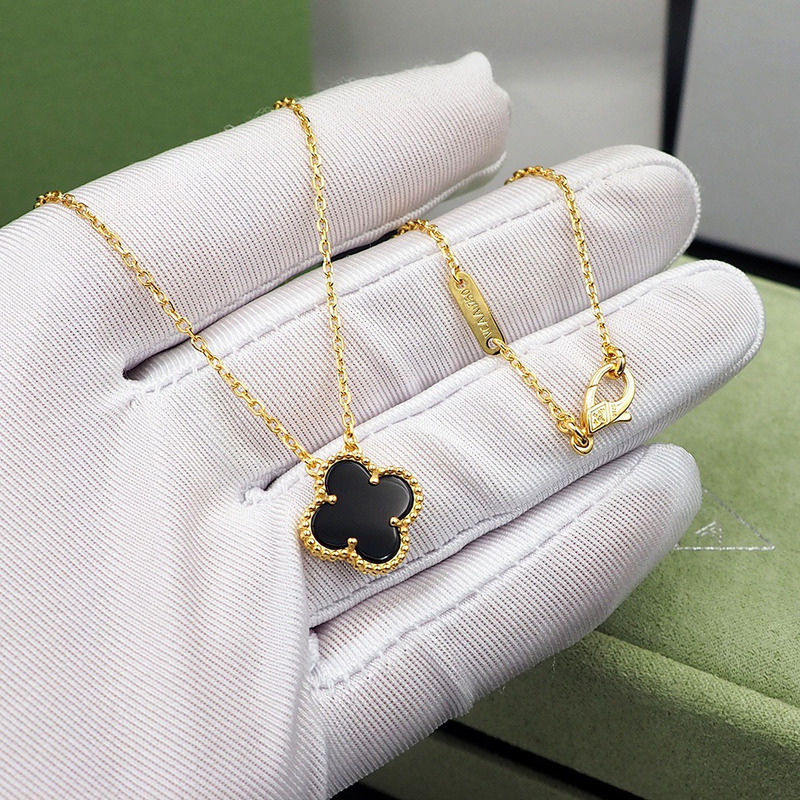 Van Cleef & ArPels Yellow Gold Black Onyx Vintage Alhambra Pendant Necklace