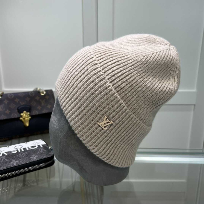l**is V*t*n cashmere ahead beanie beige