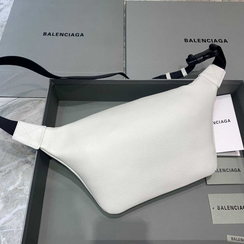 Ba*len*cia*ga everyday beltpack in white