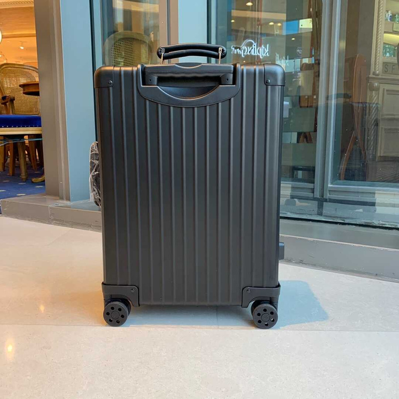 Rimowa Metallic Classic Cabin Luggage Black