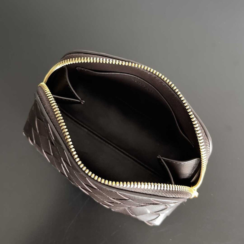 Bo*te*ga ve*ne*ta intrecciato beauty pouch dark brown