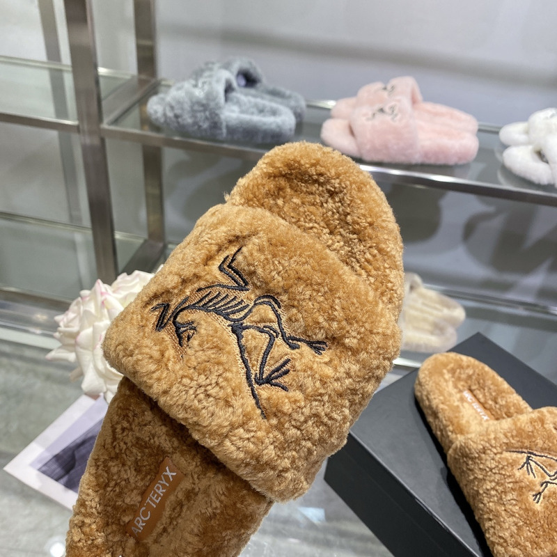 Arcteryx Fur Slides Brown
