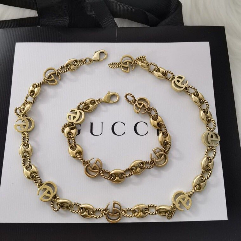 G*u*i necklace