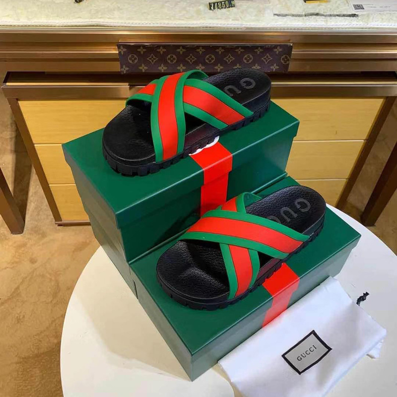 G*u*i web slide sandal