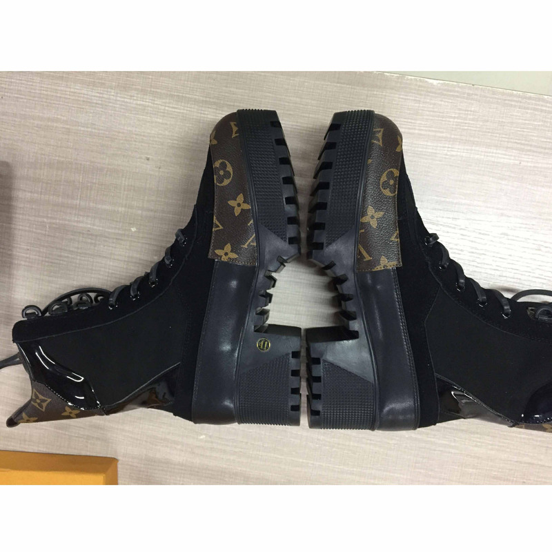l**is V*t*n monogram boots(black)