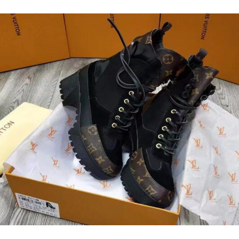l**is V*t*n monogram boots(black)