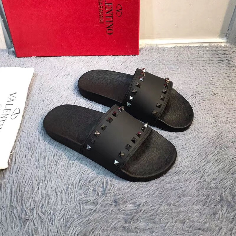 Valentino Rockstud Rubber Sandal(Black)