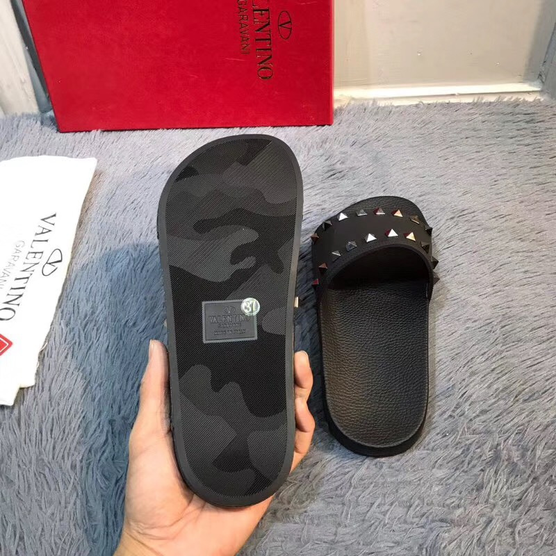 Valentino Rockstud Rubber Sandal(Black)