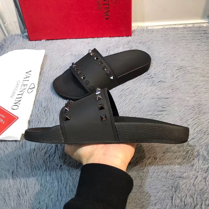 Valentino Rockstud Rubber Sandal(Black)